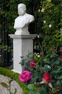 Amis du Vieux L´Haÿ- Histoire de L'Haÿ-les-Roses - Buste de Jules Gravereaux dans la Roseraie